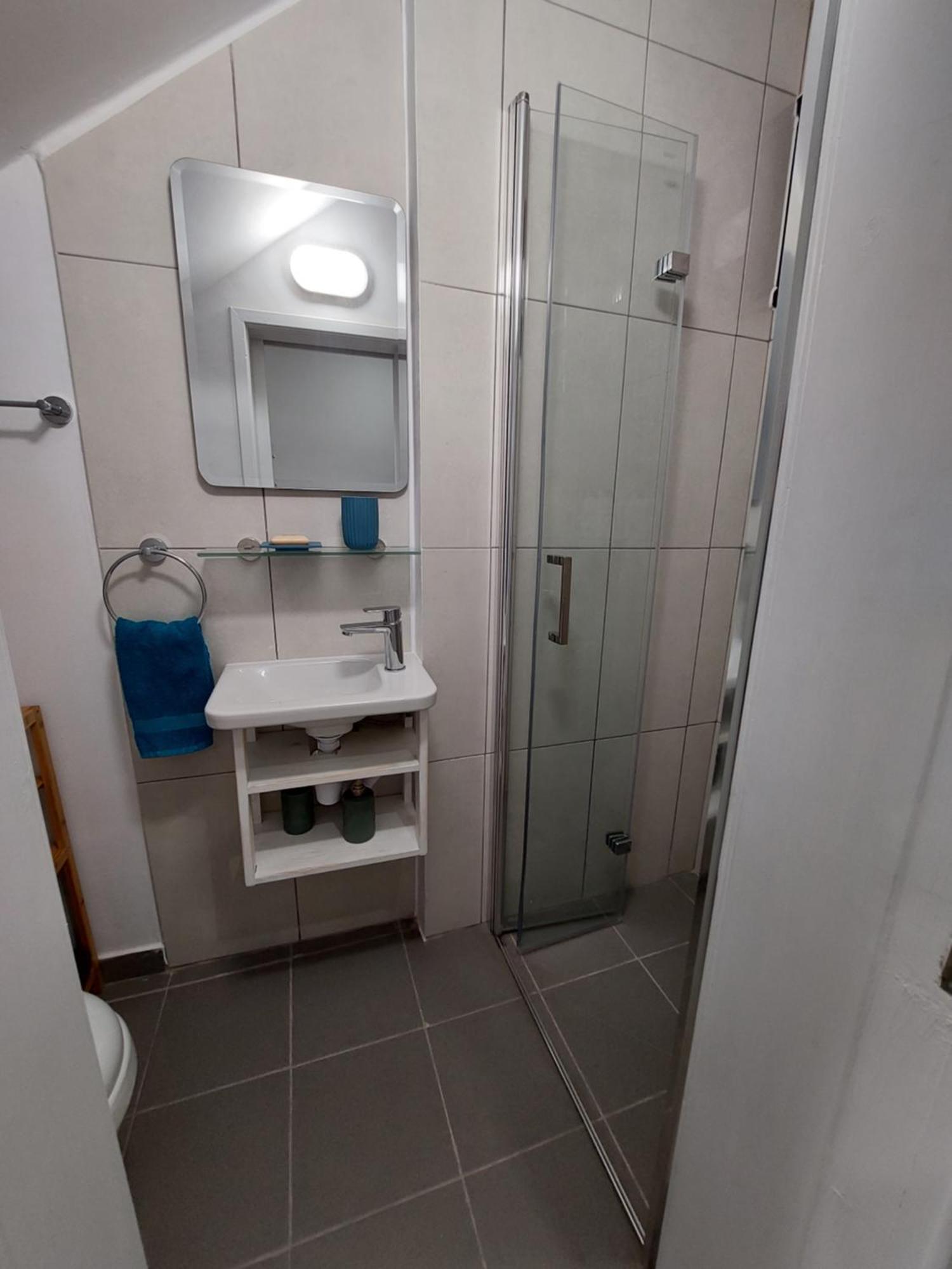 Pool Side 2 Bedroom Queens Gardens Complex 파포스 외부 사진